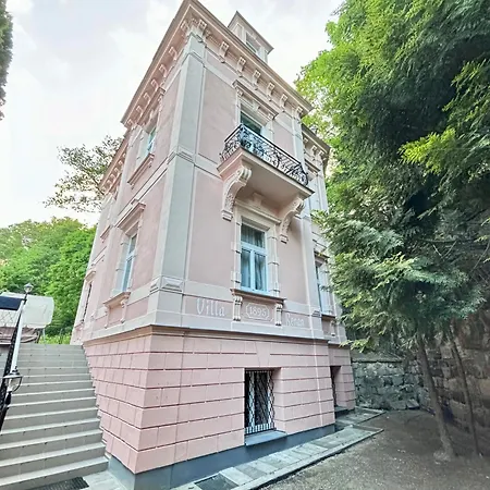 Poet's Theme Room, Free Parking Apart-hotel