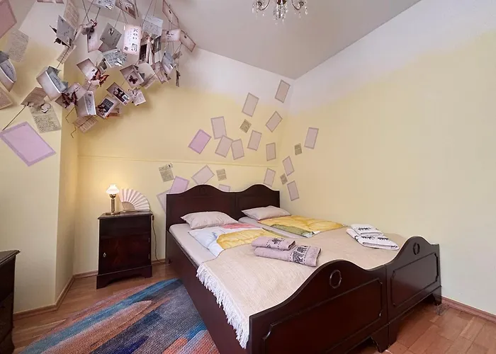 Poet's Theme Room, Free Parking 3* Карловы Вары