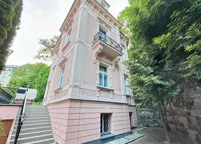 Poet's Theme Room, Free Parking Апарт-отель