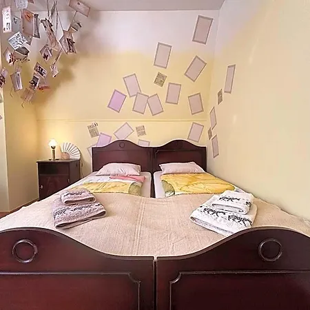 Aparthotel Poet's Theme Room, Free Parking 3*