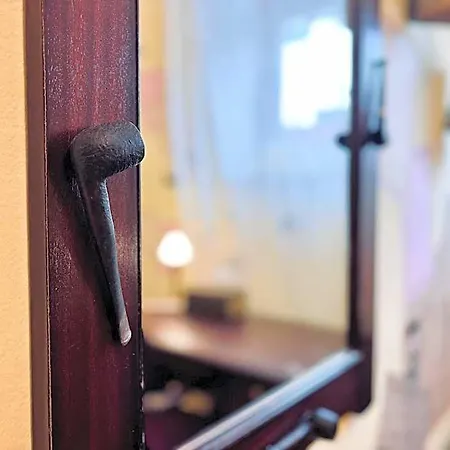 Poet's Theme Room, Free Parking Aparthotel 3*